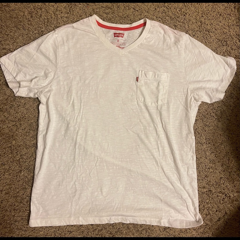 2/$10 BUNDLE! Levi’s Mens White V Neck T Shirt With Pocket